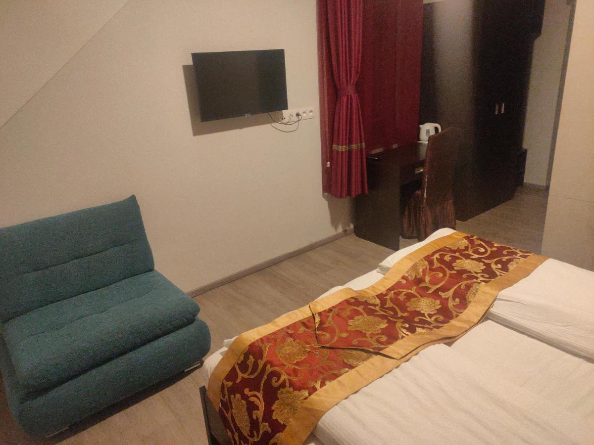 Sun-house Pension&restaurant -parkingfree- 3* Praha