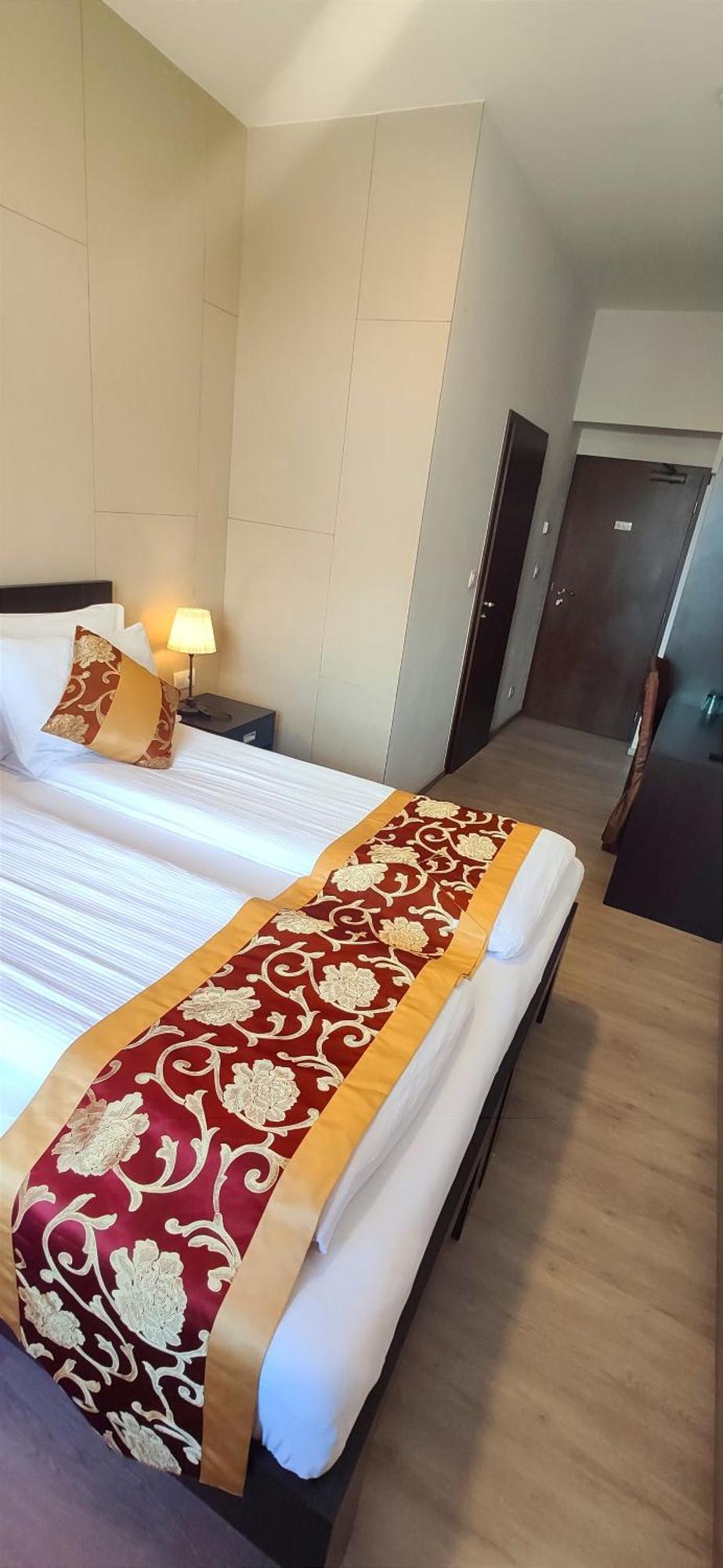 Sun-house Pension&restaurant -parkingfree- Hotel Praga